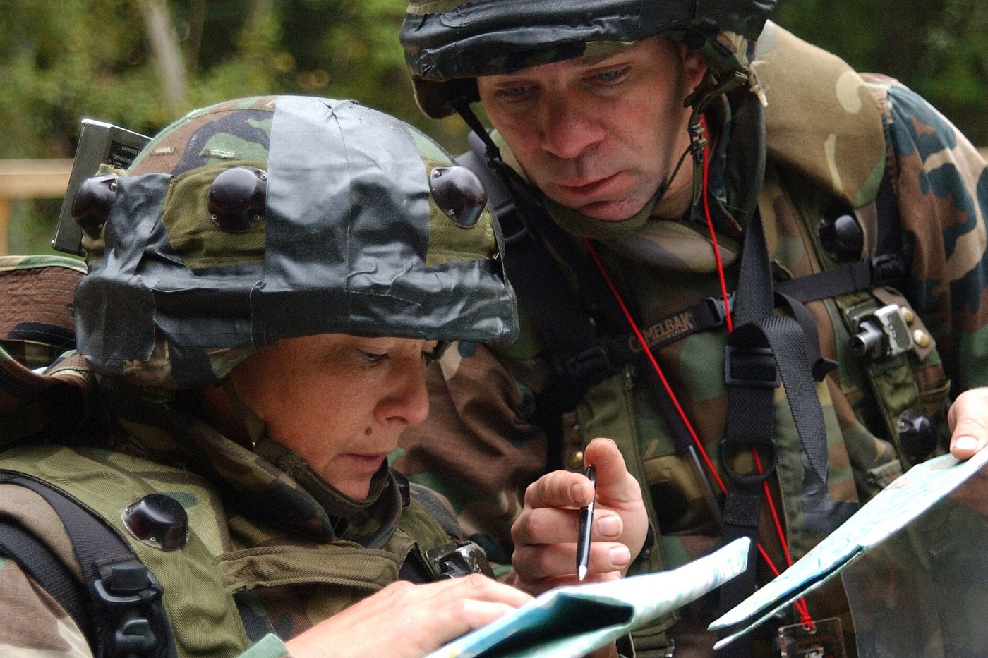 Військове орієнтування: карта, компас, контрольні точки та рух уночі